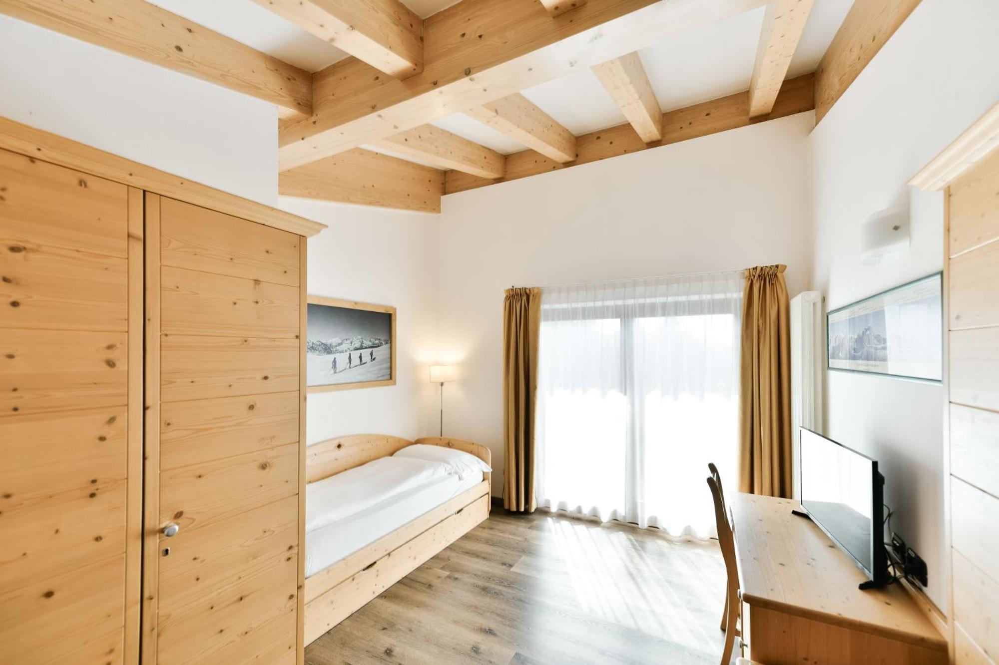 Caminetto Hotel 3*